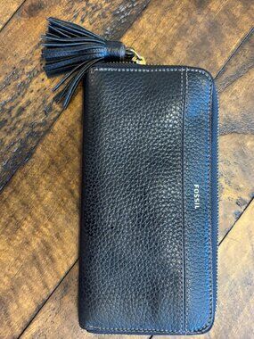 Fossil zippered wallet with tassil Black pebble leather